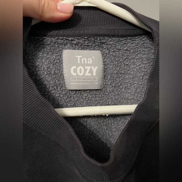 Aritzia TNA Cozy Fleece Cropped Sweater - Picture 2 of 3